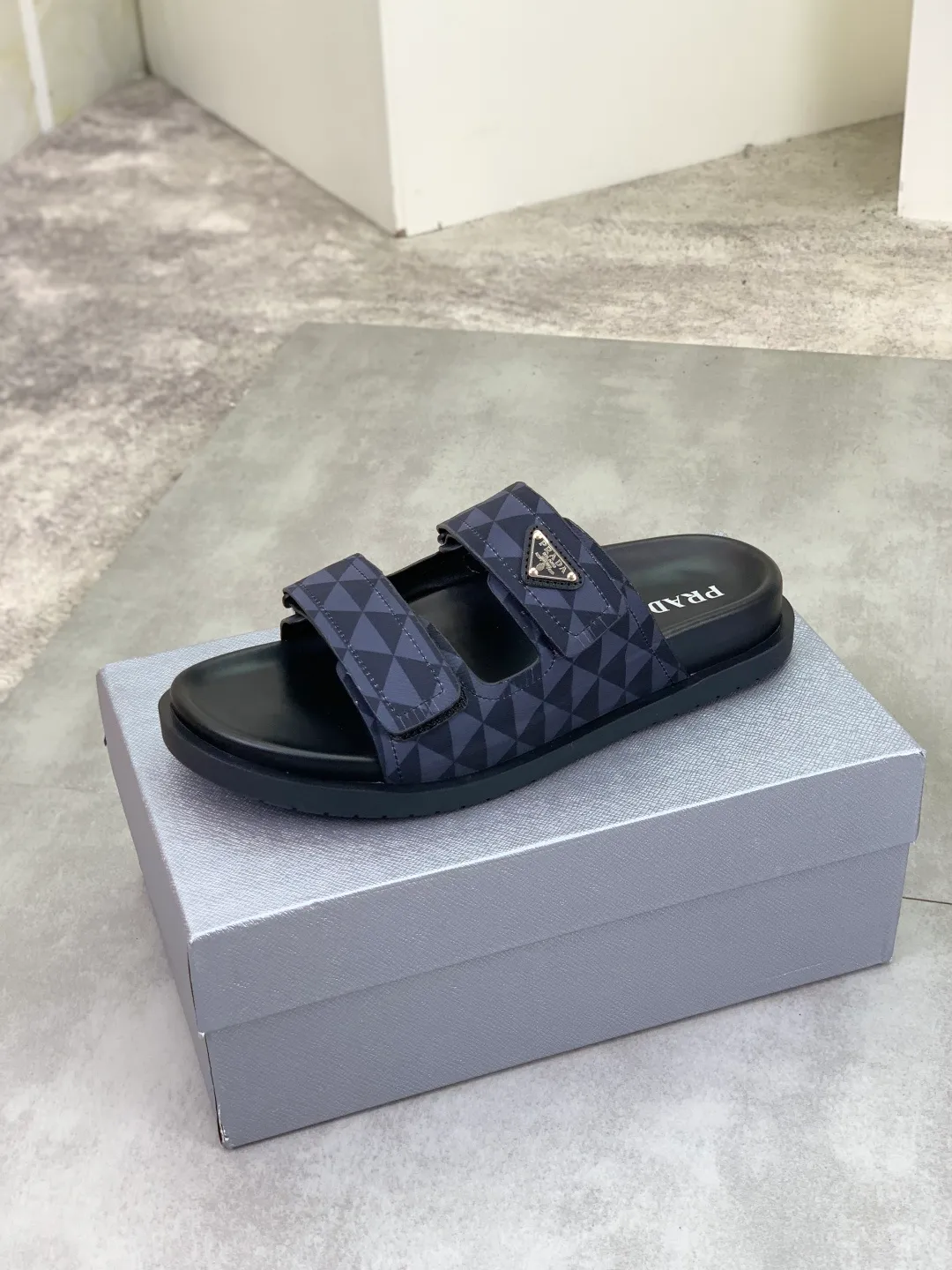 Men's shoes 💰P340💰【New style】🎁🎁🎁 PRADA Prada's new casual slippers, original official website, perfect workmanship, transmitting a kind of noble luxury, sublimating its definition of luxury in Prada's high-end extraordinary craftsmanship. Original combination outsole, code number: 38-44 (45 customized) Multiple colors 🉑️ to choose from
